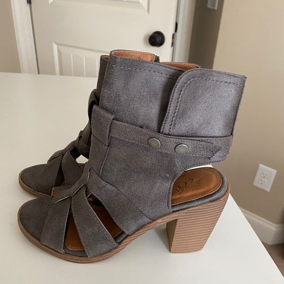 Buckle Shoes - Brenna Strappy Heeled Sandal